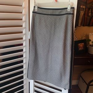 White House Black Market Houndstooth Pencil Skirt